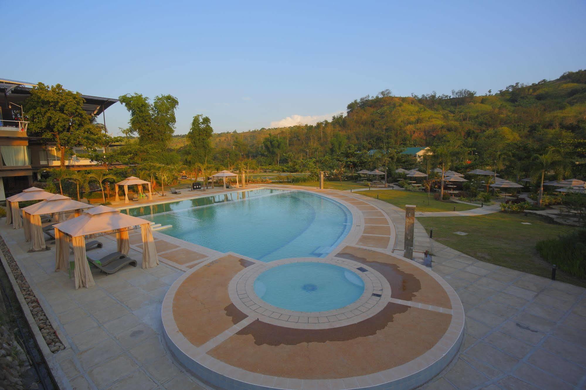 Green Canyon Leisure Farms Clark Field エクステリア 写真