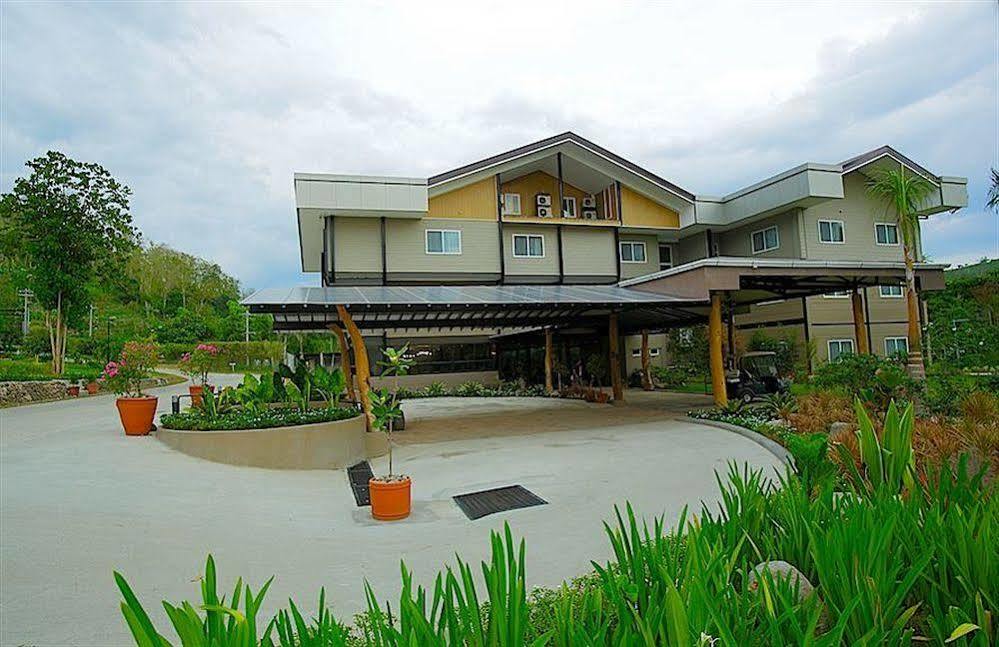 Green Canyon Leisure Farms Clark Field エクステリア 写真